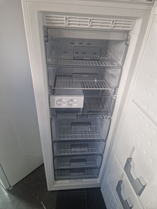 Фризер Bloomberg A++ No Frost