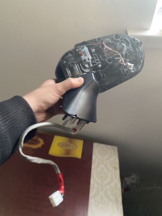 Боковой зеркало от камри 75