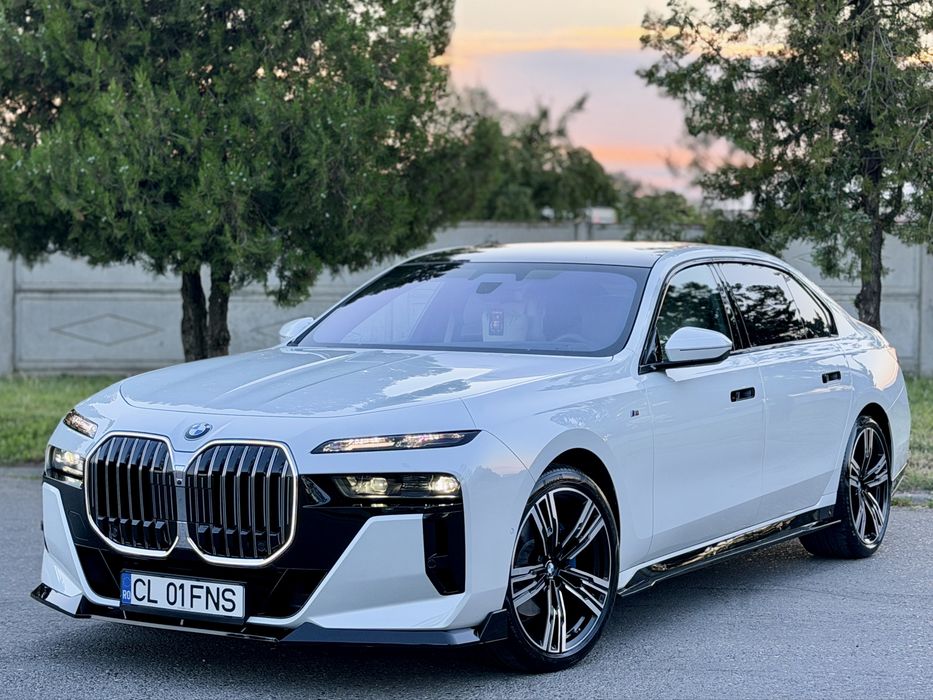 Bmw Seria 7 740d X-drive 2025  Faruri Swvarovski   TV,  B&W Diamond, Sky Lounge, Scaun Spate Vip, Iconic Glow, Masaj, Ventilatie Jante 21 USI ELETRICE