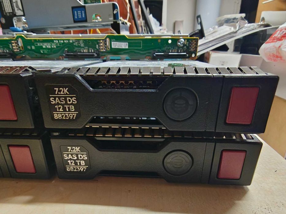 12 бр. HPE 12TB SAS 12G 7.2K 3.5" с кадита – HGST Ultrastar He12