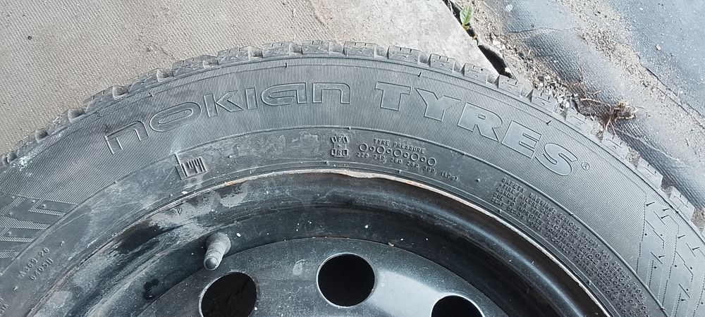 Продам зимние шины балоны с дисками
