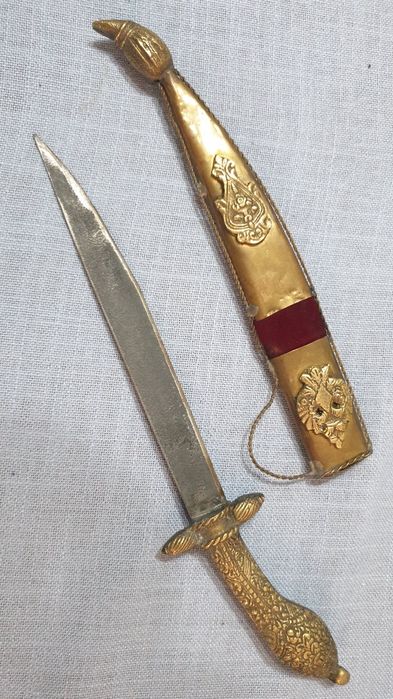 Кумая и Старинен кинжал.