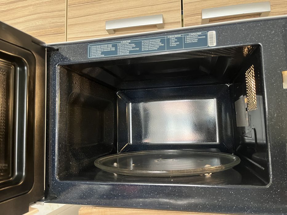 Микровълнова Samsung - отлично състояние