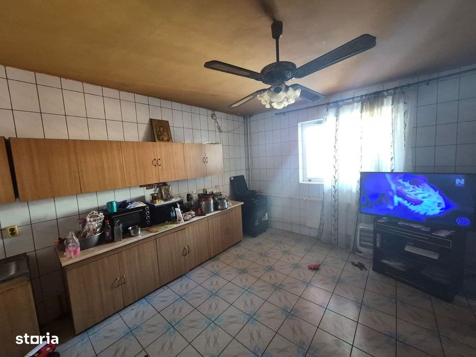 Vilă S+P+2 lângă Dragonul Roșu -375 mp + subsol+magazin
