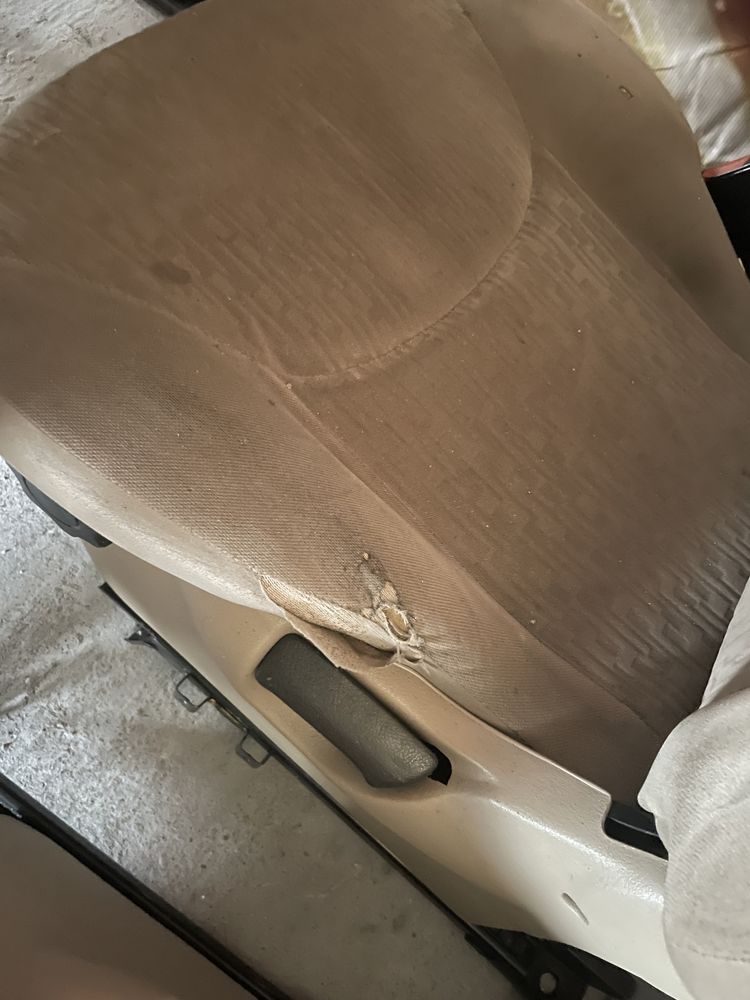Седалки за Нисан Терано 2 гр. Елена • OLX.bg
