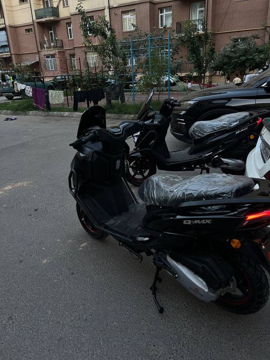 Абсолютно новый скутер S max restayling Q max 180 кубов