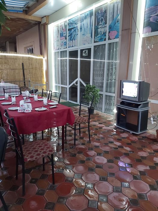 ARENDA OSHXONA ishlab turibdi xamma jixozlari bilan