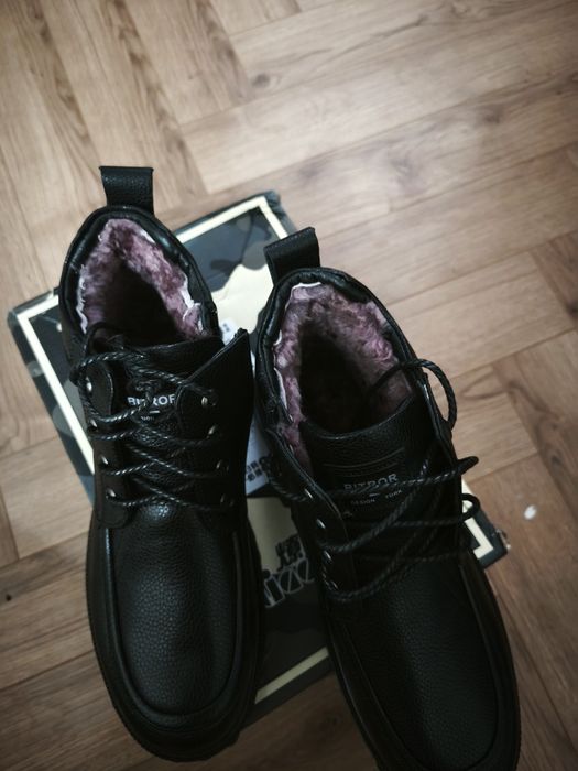 Продам Новые мужские ботинки