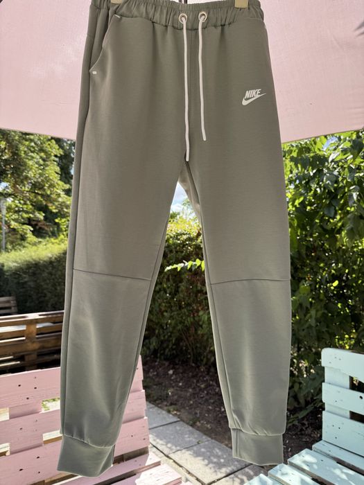 compleu nike tech green