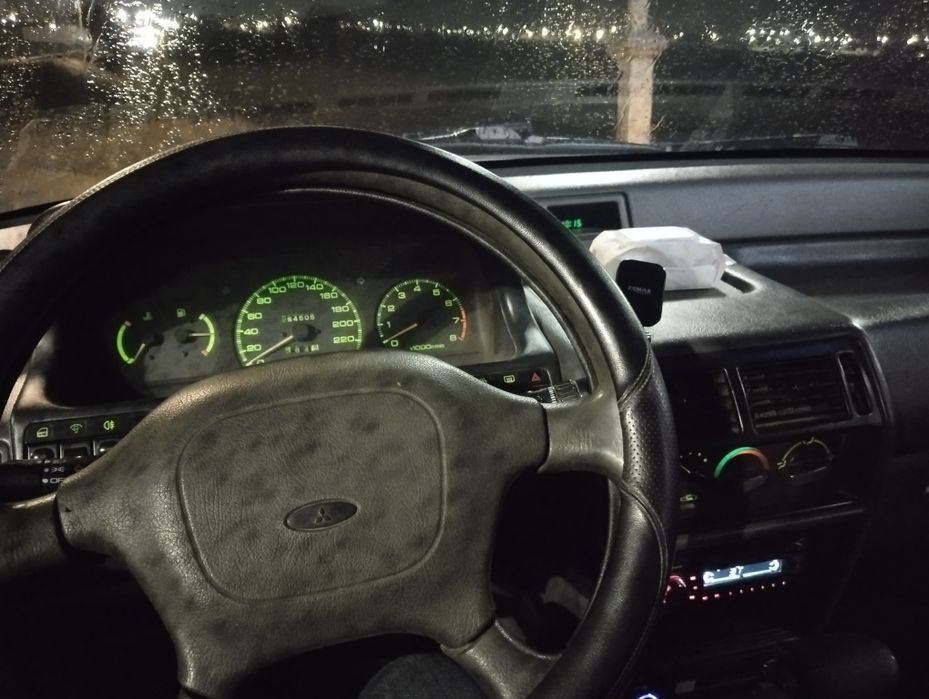 Мицубиси Спейс вагон