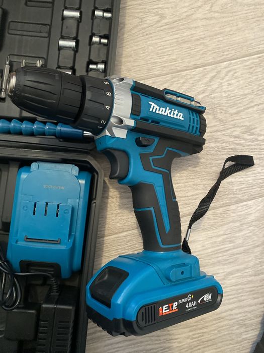 Шуруповерт DeWALT MAKITA