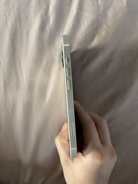 iPhone 13 – 128GB | работещ отлично + 2 калъфа подарък