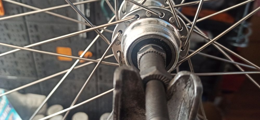 Roata 28 pe rulmenți capsulati