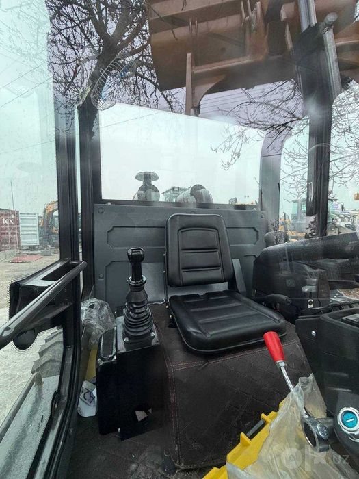Погрузчик MAXBULL SW 920 - 0,8 куб + челюсть