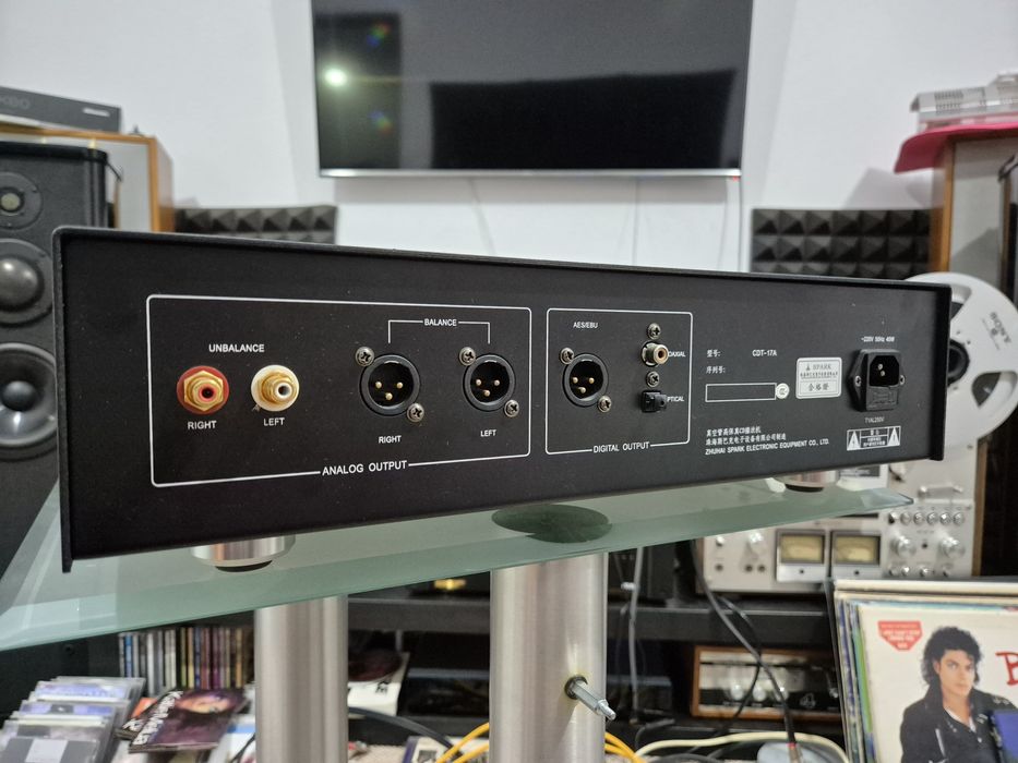 Cayin CDT 17A CD Player pe lampi