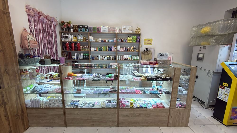 Мебель,витрина косметика