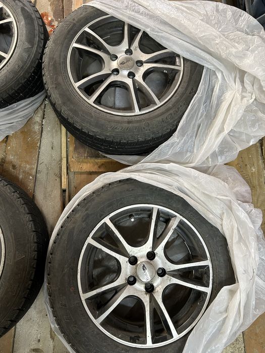 Продам покрышки с дисками