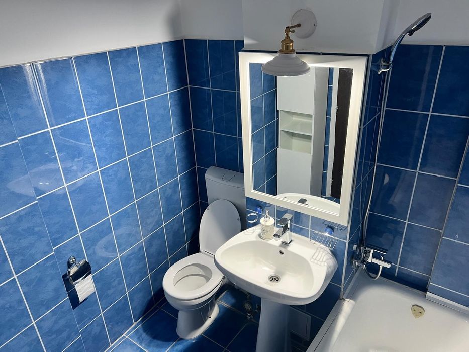 Închiriez apartament  3 camere, strada Victoriei lângă Shopping City T