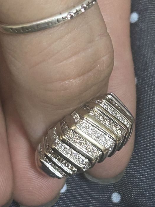 Колько 750 с бриллиантами двух цветов