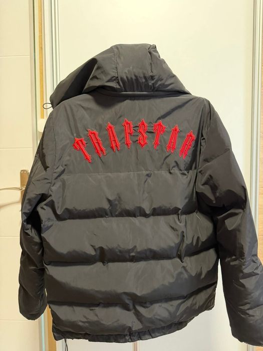 Яке Trapstar 
Елек superdry- 50 евро размер М
Яке trap