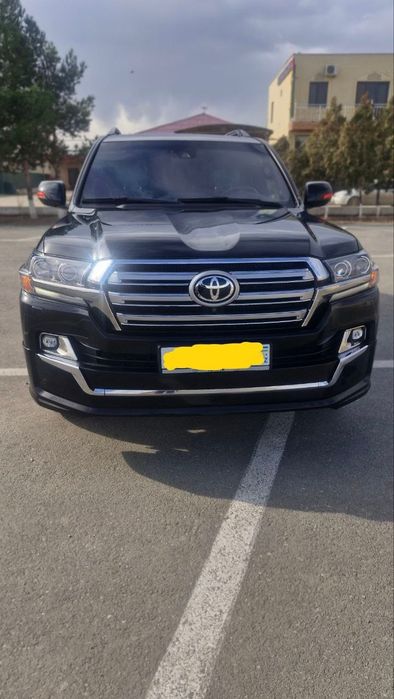 Тоуота Land Cruiser 200v8 2017 год обЬемдвигателя 4.6 ЛИТР ПР 84000 км
