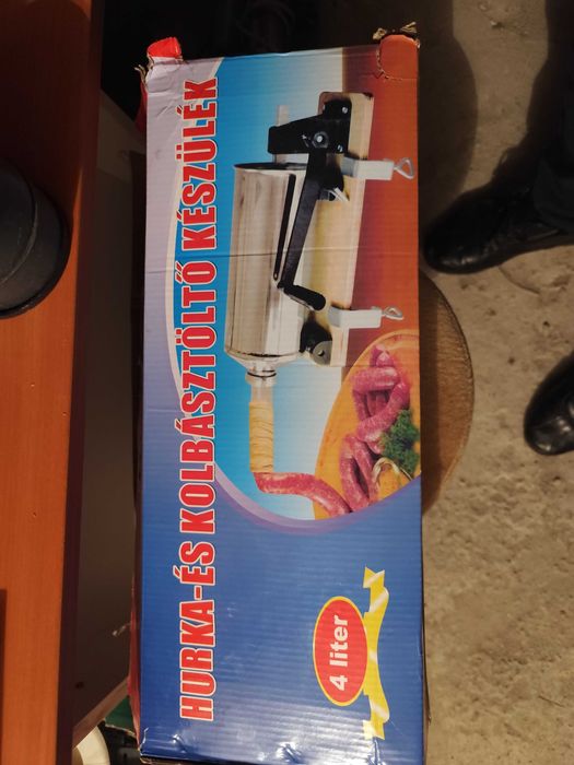 Машина за пълнене на суджуци и наденици