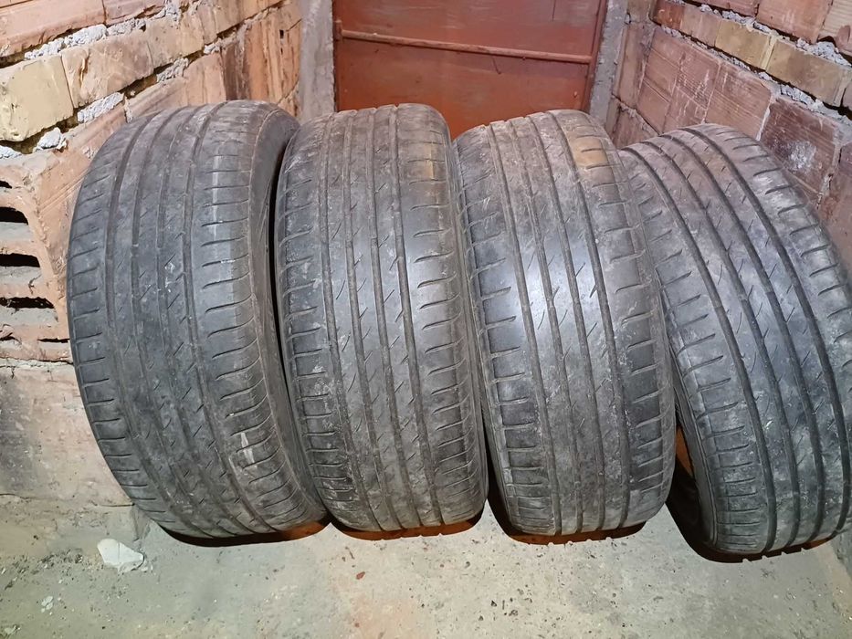 Летни гуми NEXEN на четири години с ДОТ 22 г., размер 215/50R17- 4 броя