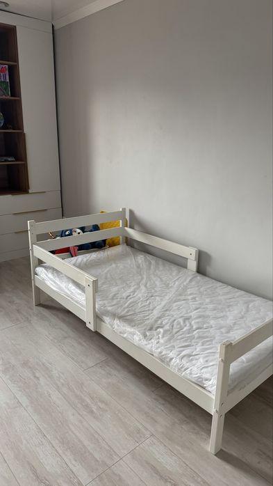 Продам кровать с матрасом