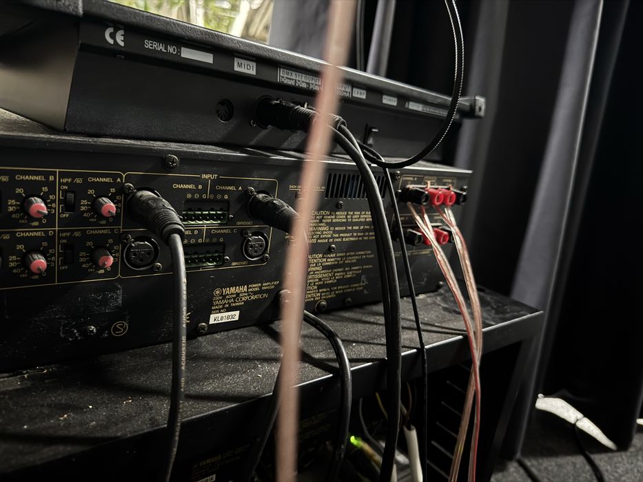 Amplificator Yamaha XM 4220 2x400w sau 4x220W cu 4 canale, crossover