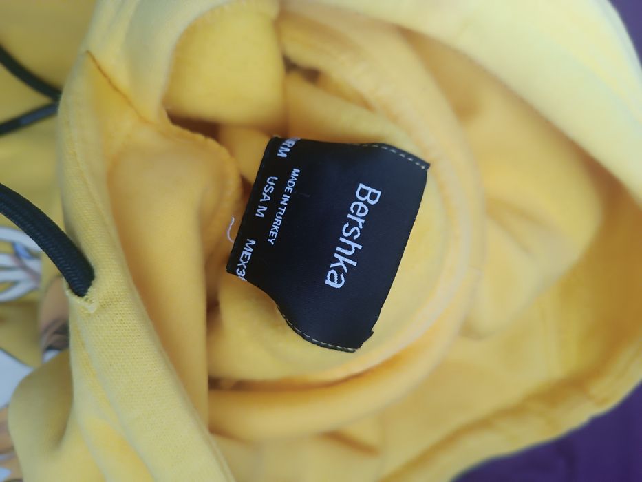 BERSHKA жълт суитшърт