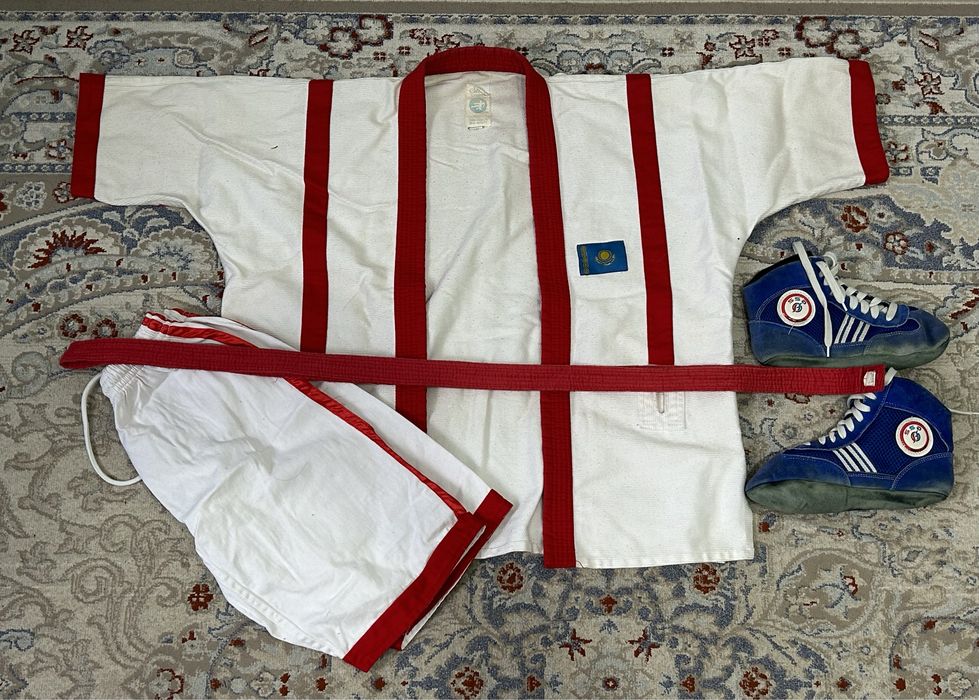 Кимано красного цвета