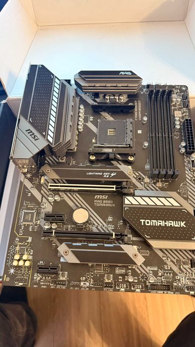 Placa de baza Tomahawk B550 MSI Ryzen AMD Socket AM4 calculator