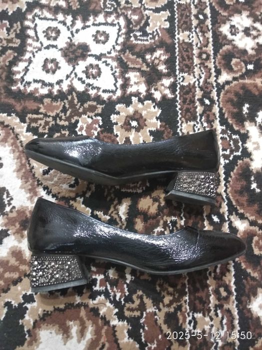 Продаются женские туфли раз: 39