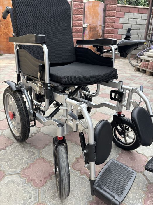 Инвалидная коляска с электроприводом