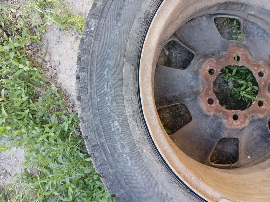 Зимние шины с дисками 215/65 R17
