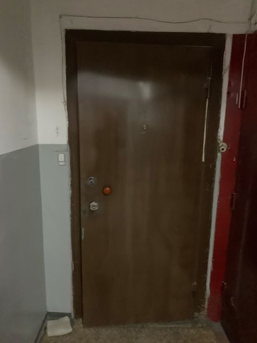 Продам входную дверь