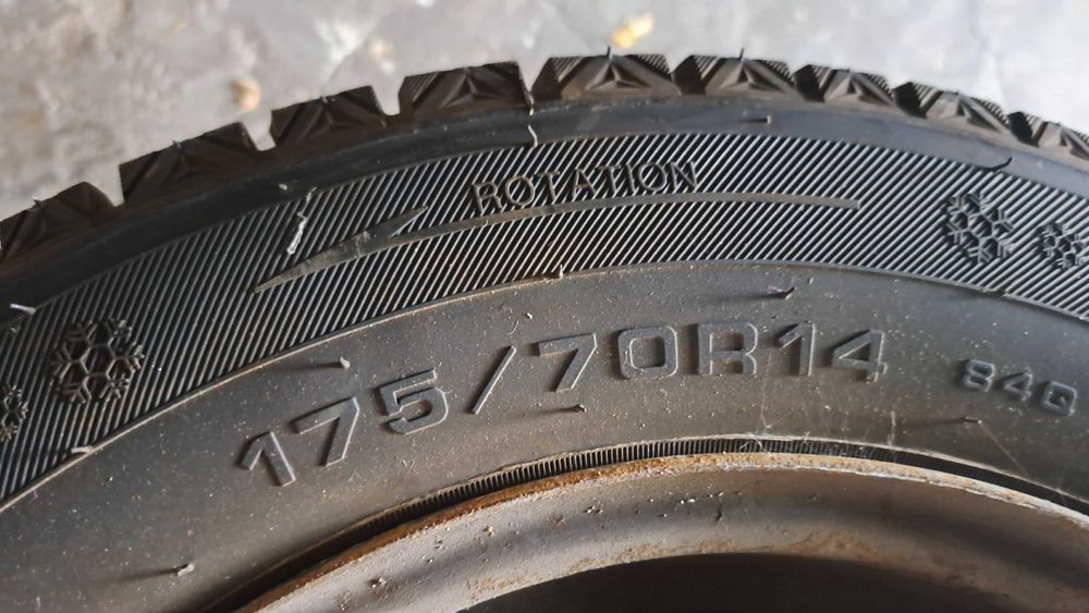 Продавам два комплекта летни и зимни гуми с джанти 175/70/14