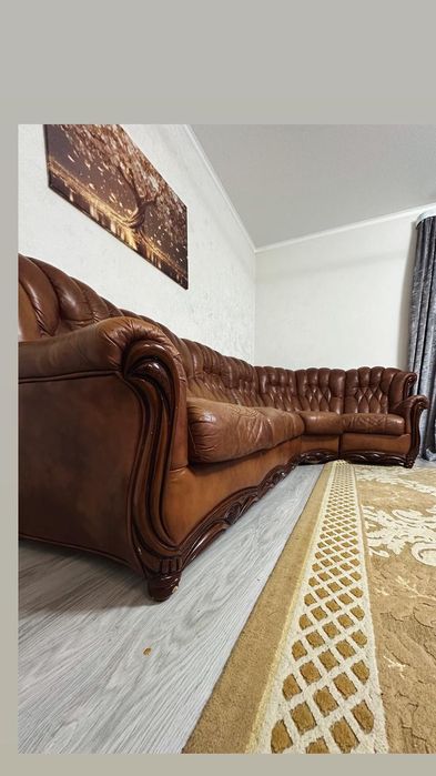 Продам кожаный диван