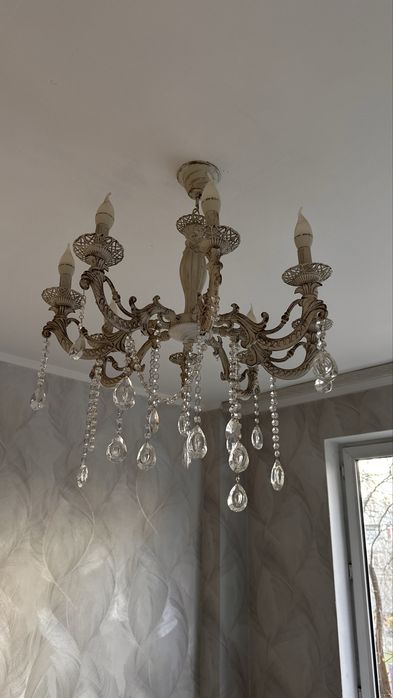 Люстра с 8-ю лампочками