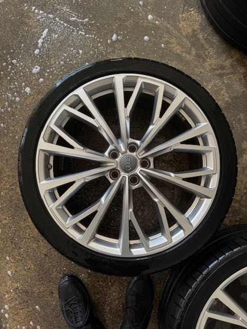 Jante originale Audi 21” – 4K0 601 025 L | Set cu anvelope Michelin