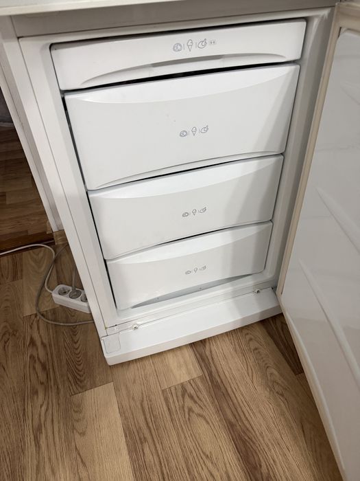 Холодильник lg в хорошем состание