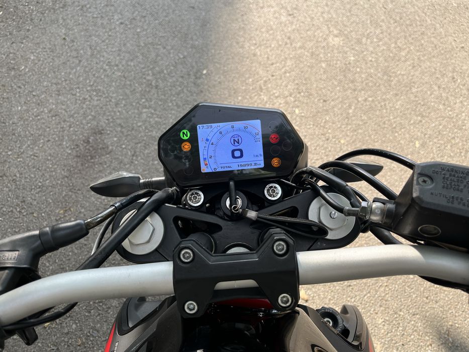 Motocicleta A2 Benelli 302S Naked