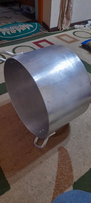 Алюминиевая кастрюля