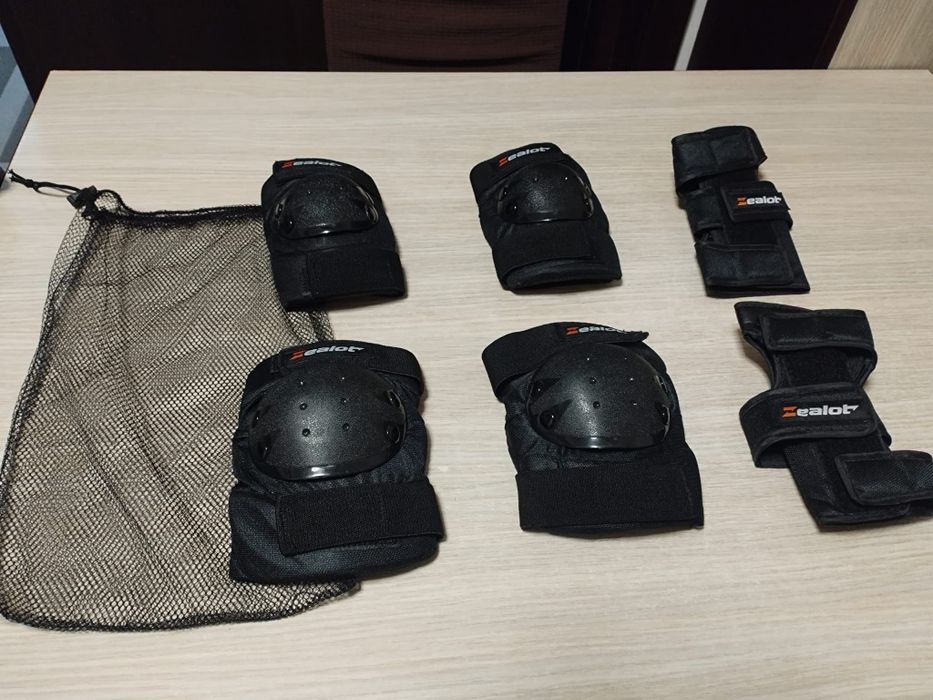 Set cotiere / genunchiere / mănuși role