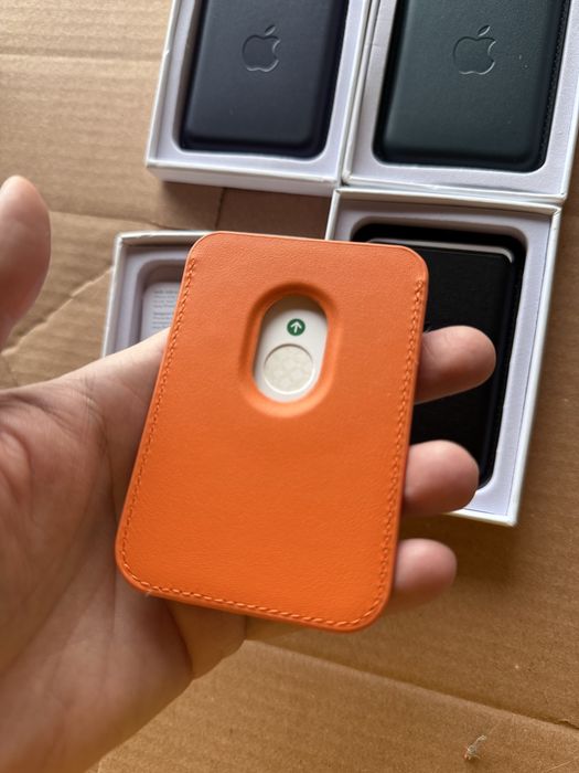 Apple Leather Wallet cu animatie Apple