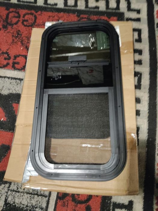 Geam glisant laterale pentru rulote cu plasa de țăndări  60x 30 cm nou