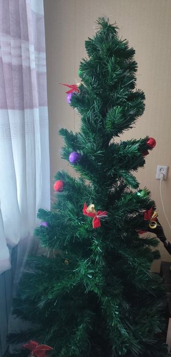 продам ёлку искусственную