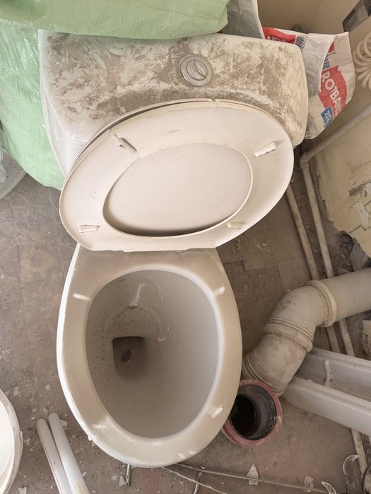 Унитаз белый обычный