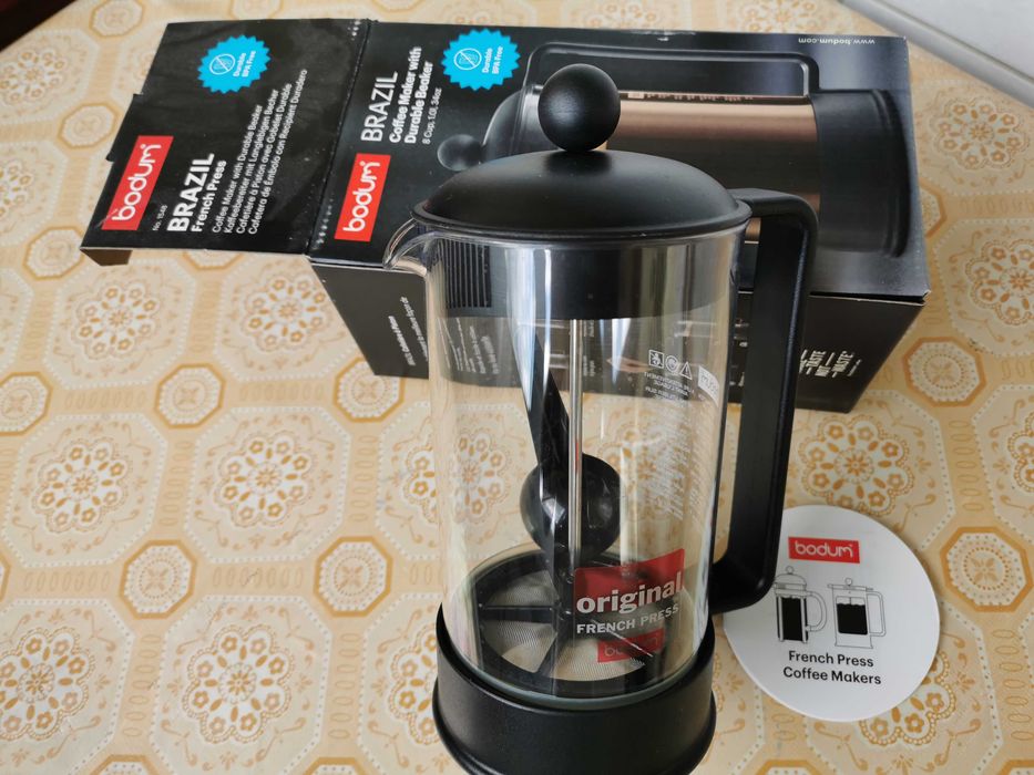 Vand cafetiera cu piston marca Bodum, 1l, noua,pret 130 lei!