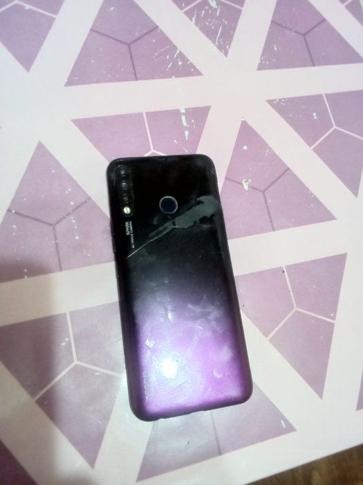 Смартфон Tecno Spark 4